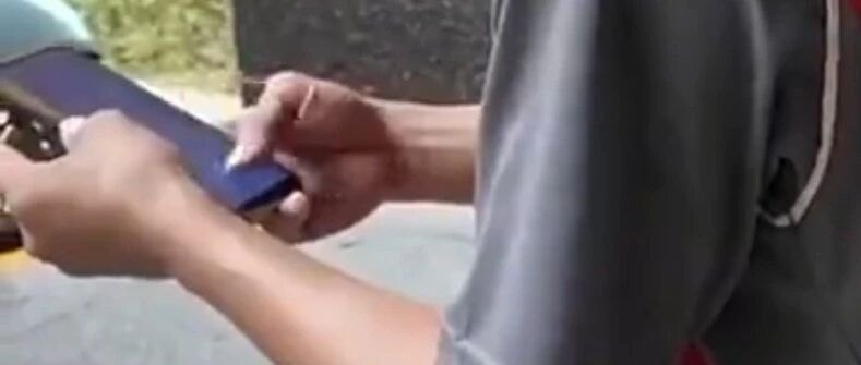 快递员救助摔倒老人,被家属索赔92万!法院判了